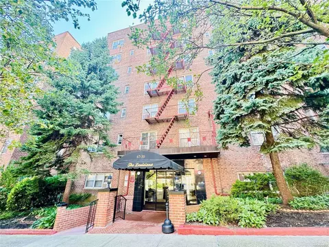 6730 Clyde St #4F, New York, NY 11375