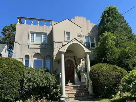 10-43 Burton St, New York, NY 11357