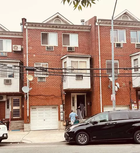 34-63 Leavitt St, New York, NY 11354