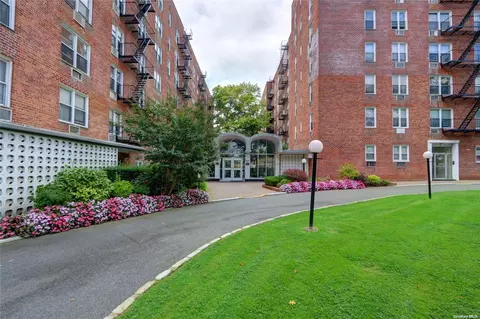 54-44 Little Neck Pkwy #2T, Little Neck, NY 11362