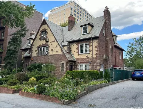 80-25 Grenfell St, New York, NY 11415