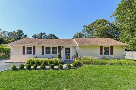 73 Carlton Dr E, Shirley, NY 11967