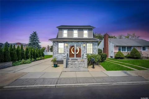 214 W John St, Hicksville, NY 11801