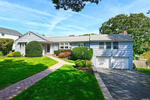 39 West St, Northport, NY 11768