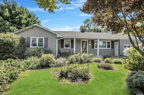 86 Moffitt Blvd, East Islip, NY 11730