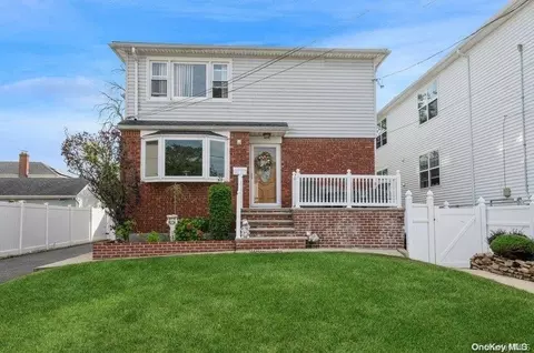 111 Franklin St, East Rockaway, NY 11518