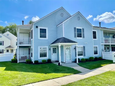 106 Fairview Cir #106, Middle Island, NY 11953