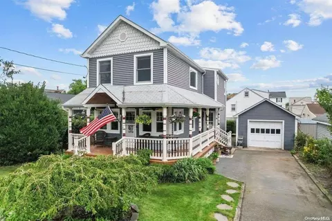 864 S Broadway, Lindenhurst, NY 11757
