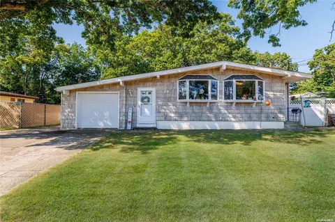 38 Kayron Dr, Lake Ronkonkoma, NY 11779