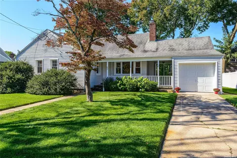 63 Woodbury Way, Syosset, NY 11791