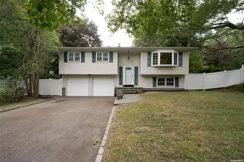 320 Hewlett Ave, Patchogue, NY 11772