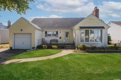 106 Joseph St, North Hempstead, NY 11040