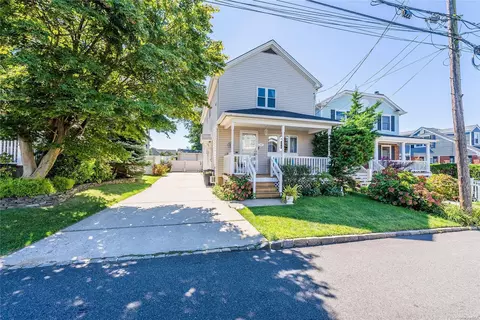 16 Henderson Ave, North Hempstead, NY 11050