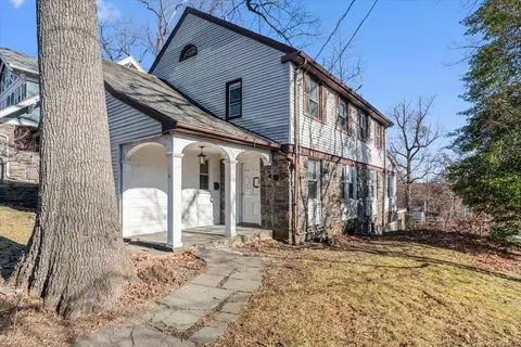 50 Edgecliff Ter, Yonkers, NY 10705