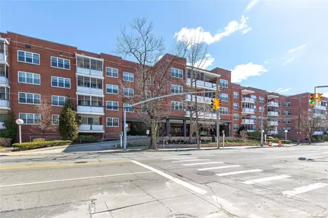 1 Kensington #315, North Hempstead, NY 11021