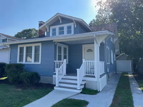 16 Nicoll Ave, Amityville, NY 11701