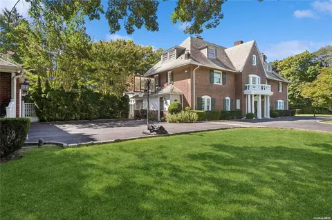 179 Meadowview Ave, Hewlett, NY 11557