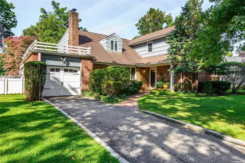 7 Linda Rd, North Hempstead, NY 11050