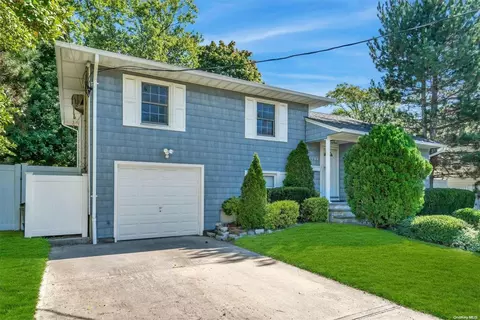 2795 Frankel Blvd, Merrick, NY 11566