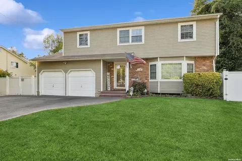 140 Pine Acres Blvd, Deer Park, NY 11729