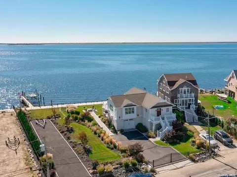 37 Bayview Ave, Lindenhurst, NY 11757