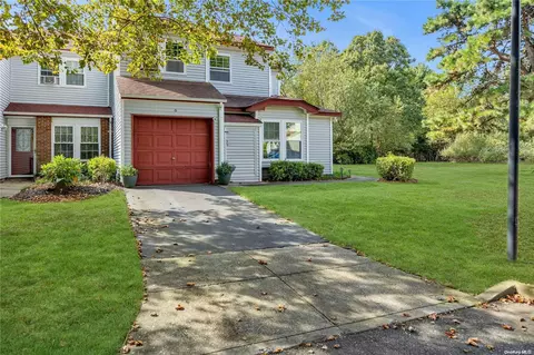 6 Potomac Ct #6, Coram, NY 11727