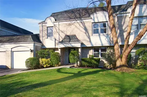 8 Fairway Dr #8, North Hempstead, NY 11030