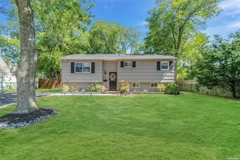 2703 Heather Ave, Medford, NY 11763