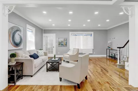 131-39 225th St, New York, NY 11413