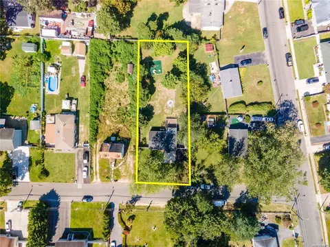 Undisclosed, Bay Shore, NY 11706