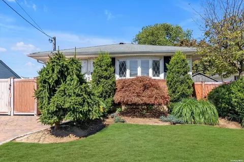 325 N Michigan Ave, Massapequa, NY 11758