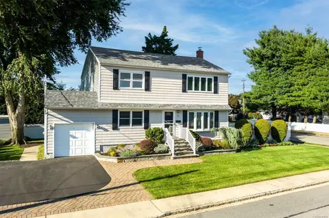 22 Willow Ave, Hicksville, NY 11801