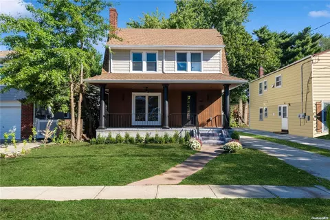 48 Lakeview Ave, Lynbrook, NY 11563
