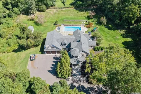 319 Old Mill Rd, Saint James, NY 11780