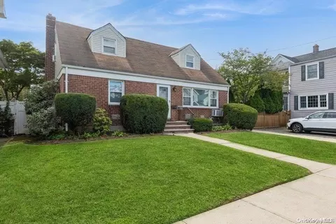 311 Horton Hwy, North Hempstead, NY 11501