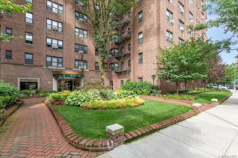69-10 Yellowstone Blvd #616, New York, NY 11375