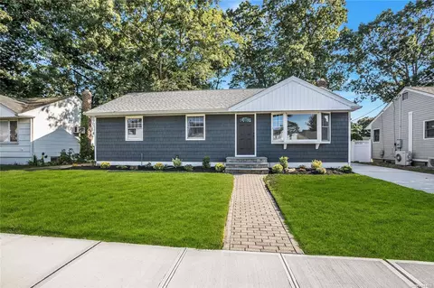 3964 Worthmor Dr, Seaford, NY 11783