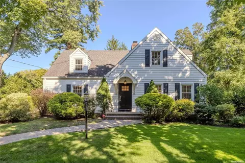 528 Roslyn Rd, North Hempstead, NY 11596