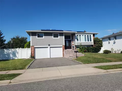 4 Taft Ave, Bethpage, NY 11714