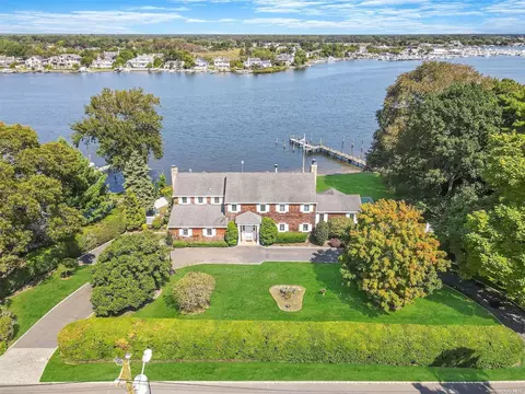 325 Great River Rd, Great River, NY 11739