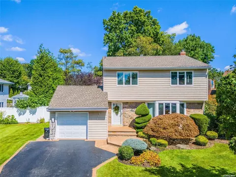 111 Columbia Dr, Jericho, NY 11753