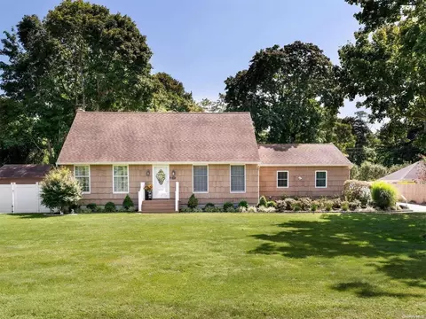 433 Old Montauk Hwy, Eastport, NY 11941