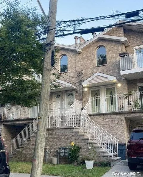 2610 Miles Ave, New York, NY 10465