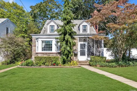 565 Westminster Rd, Baldwin, NY 11510