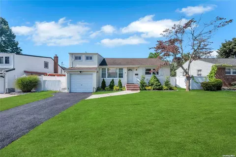 6 Terry St, Hicksville, NY 11801