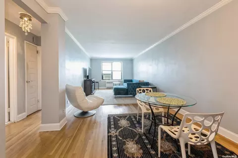 8719 204th St #A55, New York, NY 11423
