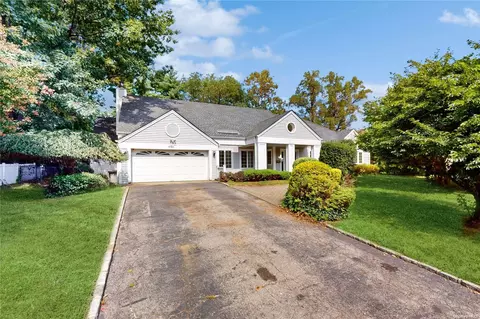 21 W Woods Rd, North Hempstead, NY 11020