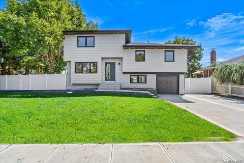 402 N Queens Ave, Massapequa, NY 11758