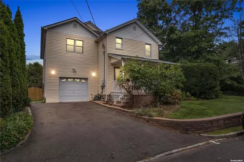 35 Henderson Ave, North Hempstead, NY 11050