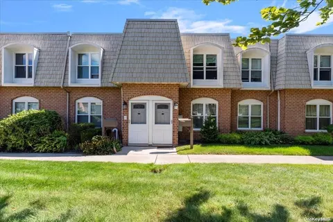 175 Main Ave #122, Wheatley Heights, NY 11798